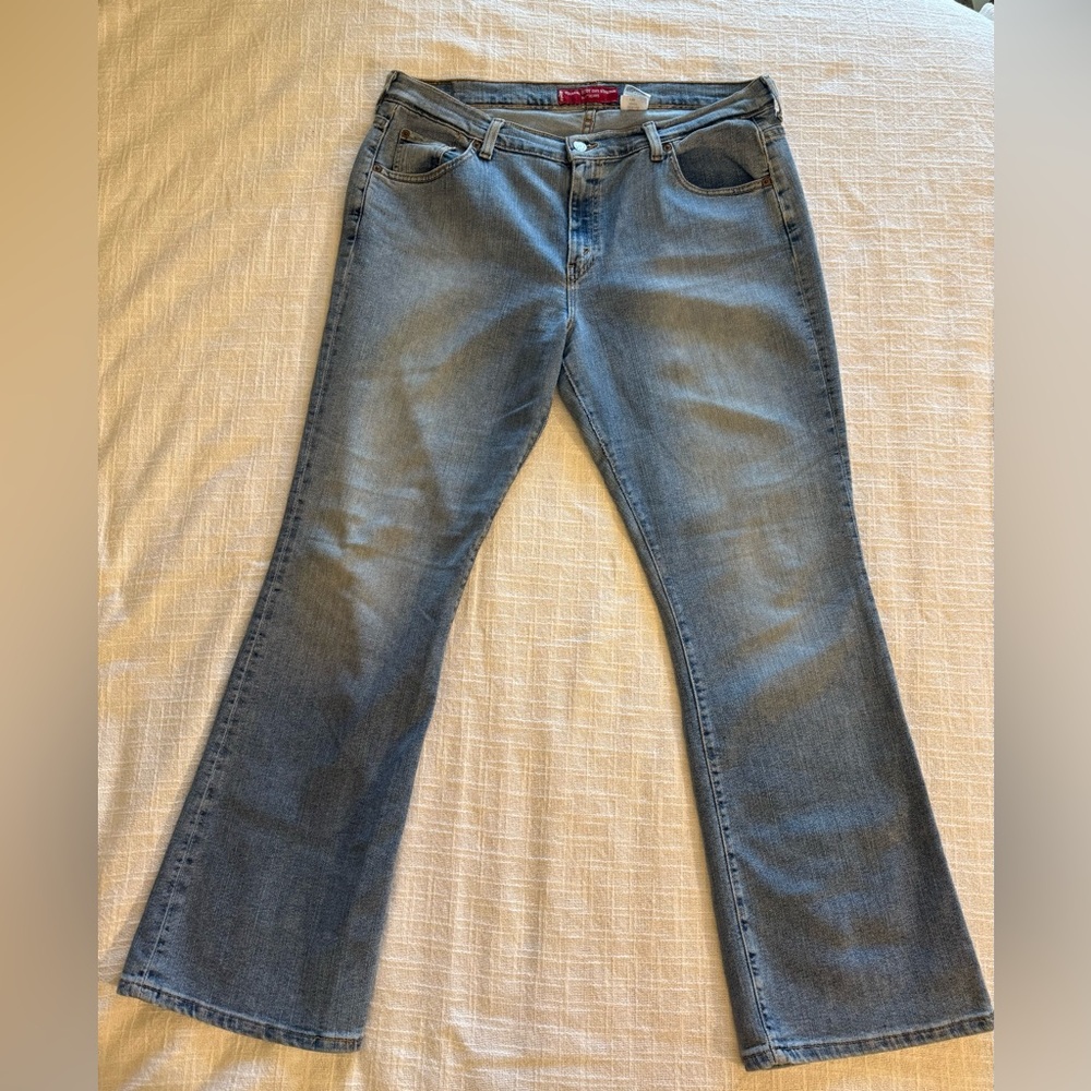 Women’s Levi’s 515 Nouveau Boot Cut Stretch Jeans- Size 16 faded blue Y2K fit